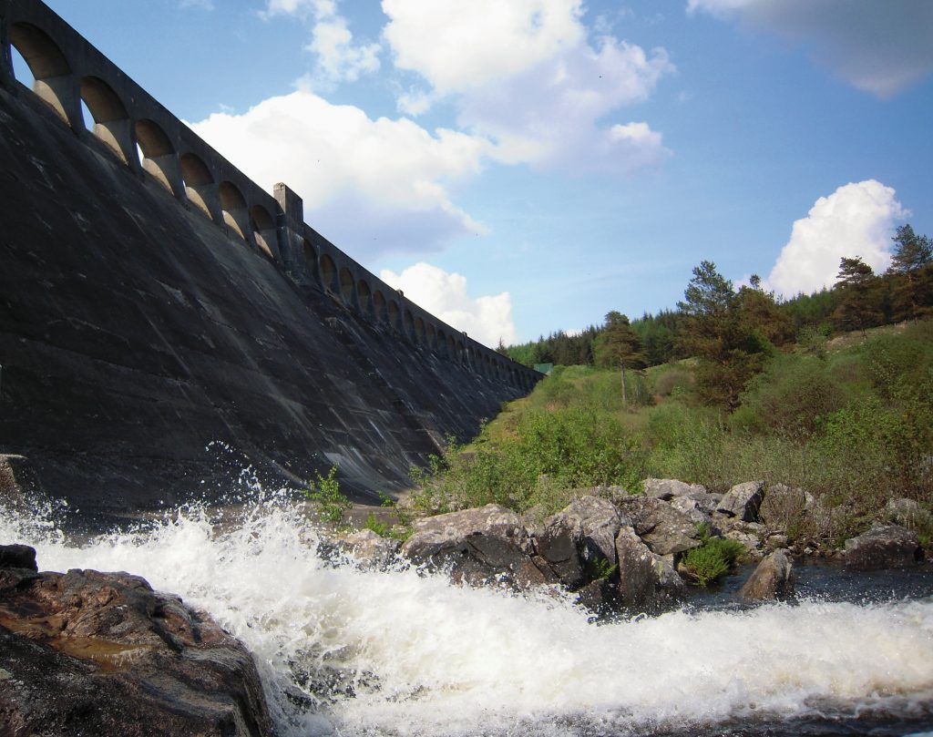 Clatteringshaws dam.